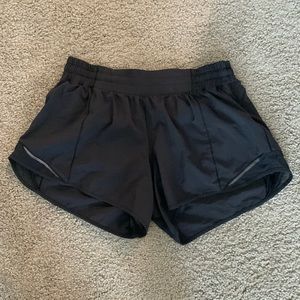 lululemon hotty hot shorts perfect condition